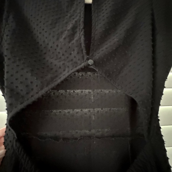 Hashttag in trend Izzy textured cap sleeve open back dress - Picture 5 of 5